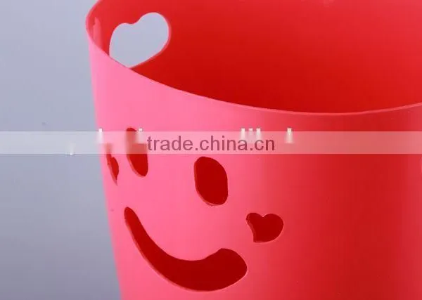 Hollow Out Smiling Face Plastic Trash Can Household Garbage Can/Rubbish Bin photo-3