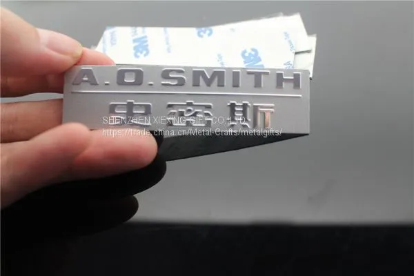 Личные металлические пластины с тисненными логотипами брендов photo-4