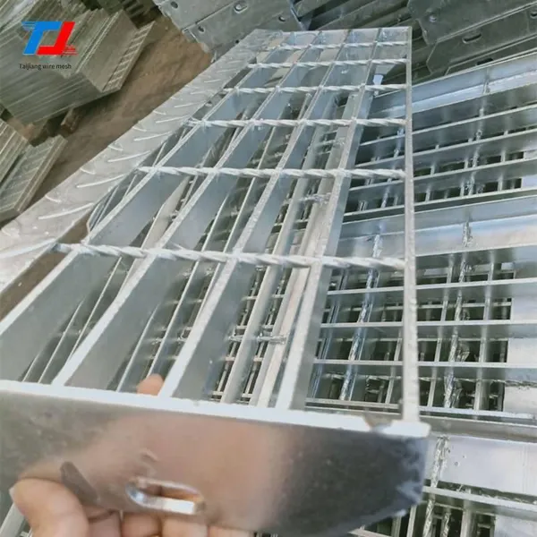 Sprayed Grating Panels for Petrochemical Platforms, 253/30/100 Circular Steel Grating Panels, Steel Grating Panels for Equipment Platforms photo-4