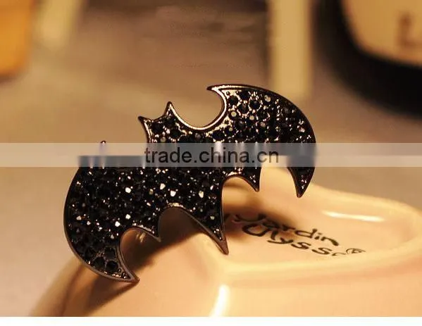 Black Crystal Studded Bat Shape Double Finger Holes Punk Style Ring photo-2