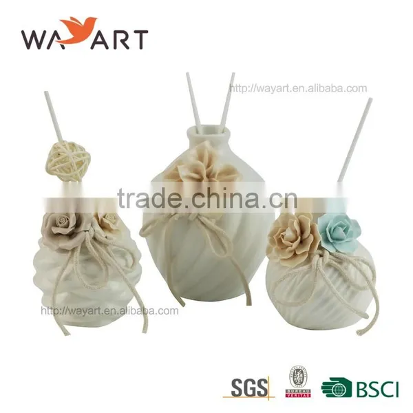 BSCI SEDEX Audit Customized Hand-made Flower White Porcelain Reed Diffuser Set With Rattan Sticks