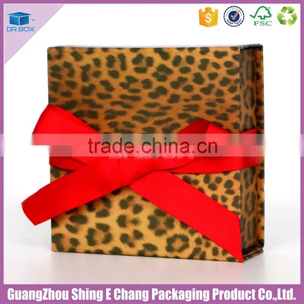 China Manufacturer Art Underwear Paper White Foldable Box With Black Colour Packaging photo-3