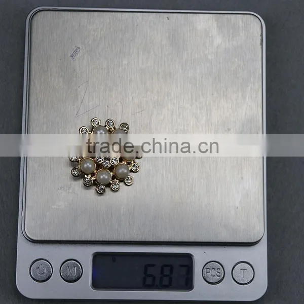 Metal Zinc Gold Brooches Pin With Rhinestone and White Pearl photo-2