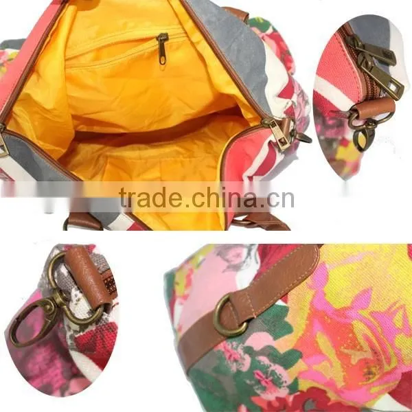China Canvas Material Flowers and Cross Pattern Womens Leather Shoulder Bag Manufacturer photo-4