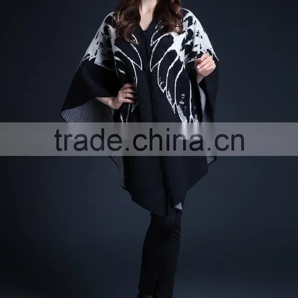 WOMEN'S KNITTED SWEATER