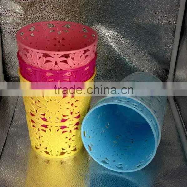 Plastic Round Hollow Out Sunflower Waste Bin photo-5