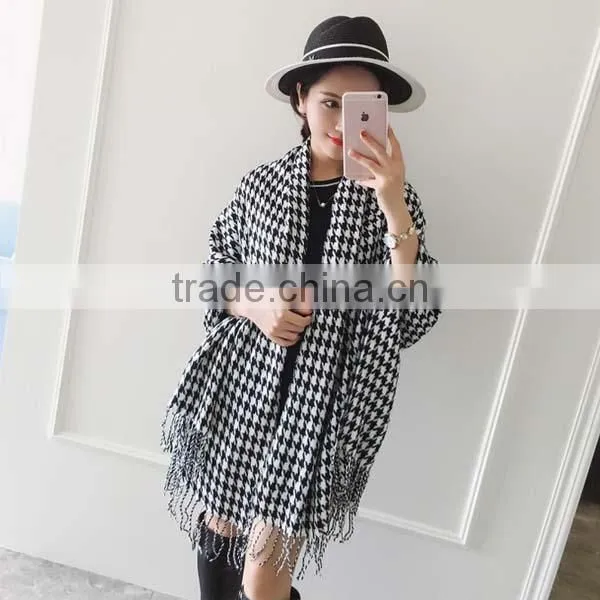 Hot Sale 2017 New Year Spring Women Scarf Back and White Grid Fake Woolen UK Wind Lady Muffler photo-2