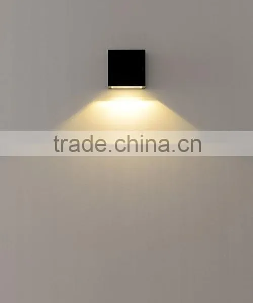 LED Wall Item No.5923 Square Waterproof Outdoor IP54 Surface Mounted LED Wall Light photo-2