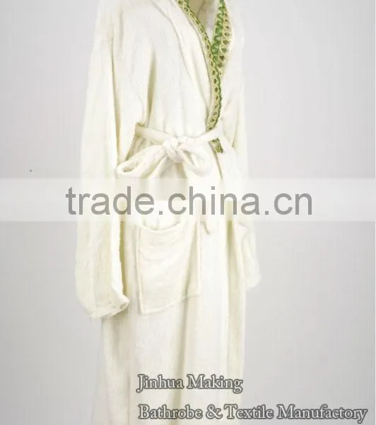 Exquisite Embroidery 100% Terry Cotton Bathrobe for Women photo-2