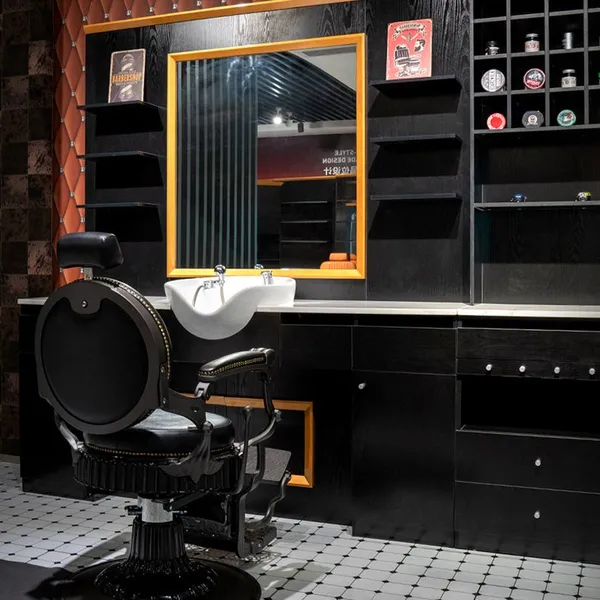 Hot Sale New Classic Barber Chair and Barber Station Design Heavy Duty Antique Style Barber Chair With Bronze Rivets