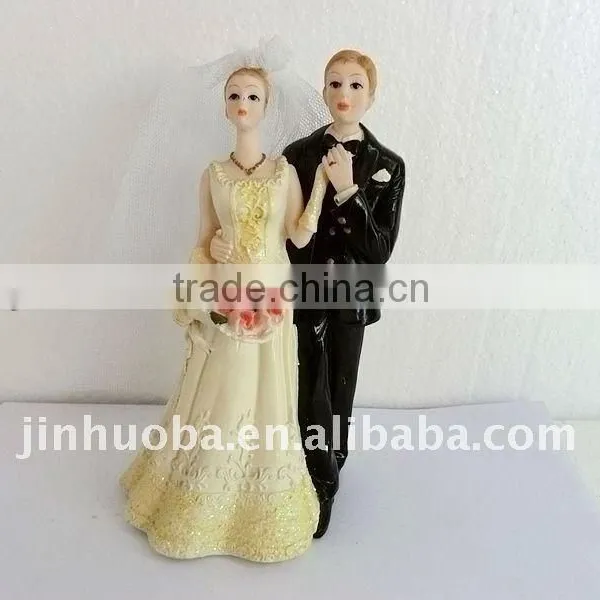 Resin Handmade Love Couple Figurine Cake Topper Wedding Souvenirs