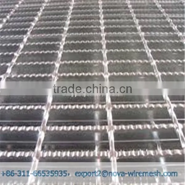 Factory Price Anti - Slip Serrated Steel Grating photo-3