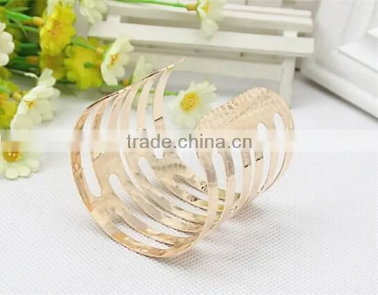 Fashion Iron Gold Hollow Bangle Cuff Bracelet for Women photo-4